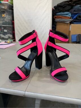 Wild Diva Lounge High Block Heel Strappy Sandals in Hot Pink 5.5M never worn.